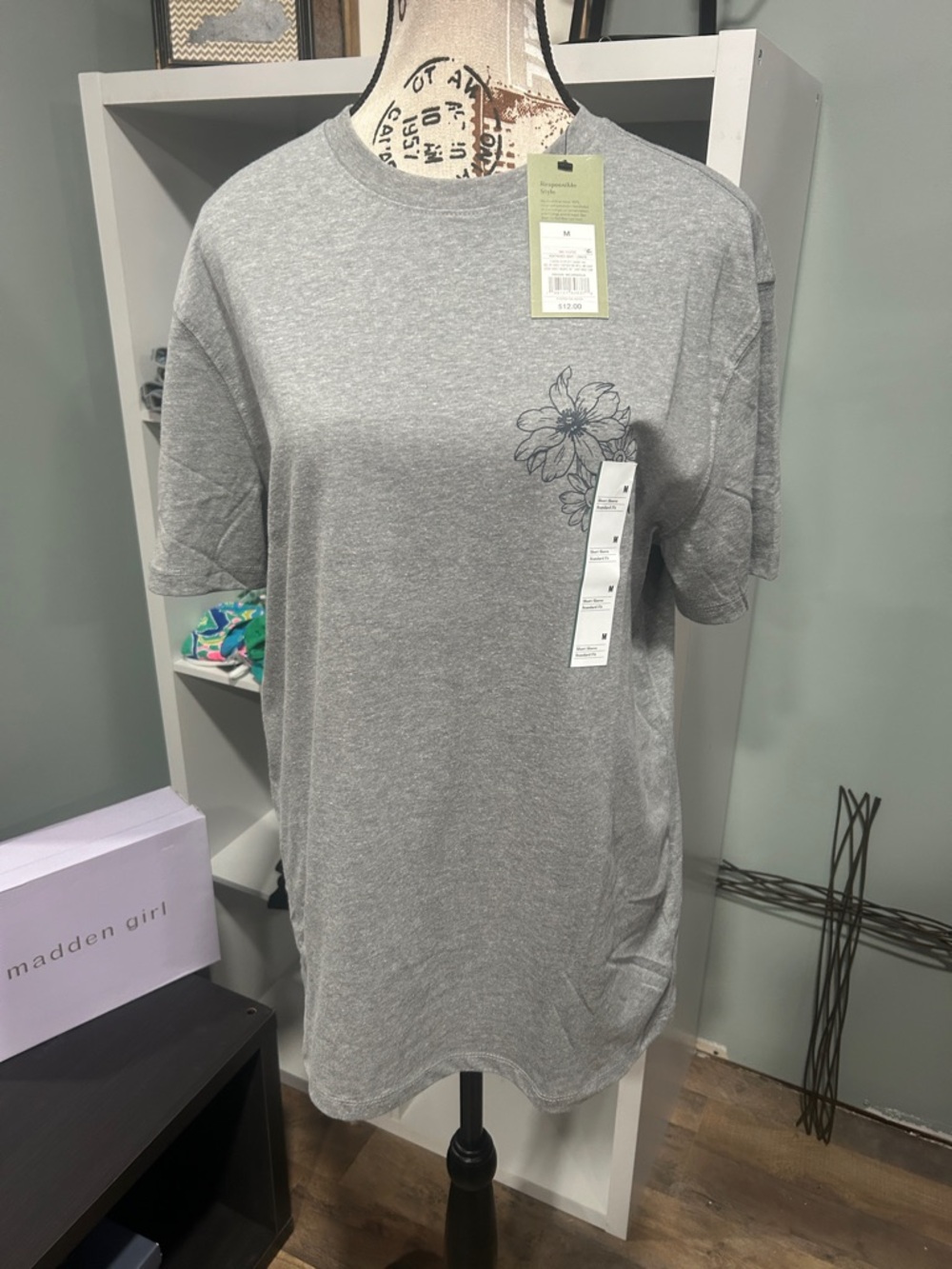 Goodfellow & Co Gray Short Sleeve Tee with Floral Detail